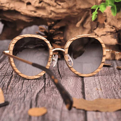 Lunettes de soleil en bois naturel