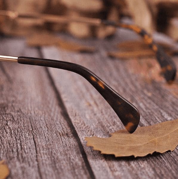 Lunettes de soleil en bois naturel